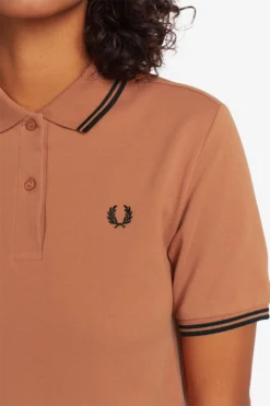 FRED PERRY GIRLS TWIN TIPPED POLO COURT CLAY/BLACK Shop Sour+Plus