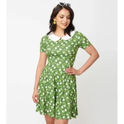 UNIQUE VINTAGE GREEN & WHITE DAISY MARGOT FIT & FLARE DRESS