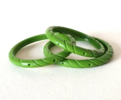 BOW & CROSSBONES PEA COLLECTION THIN BANGLE PEAR