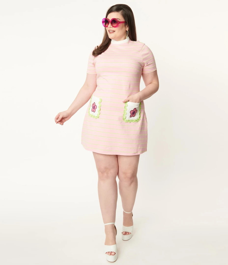 What's New SMAK PARLOUR MOCK NECK TURTLENECK WAVE MAKER DRESS PINK 8 What's New SMAK PARLOUR MOCK NECK TURTLENECK WAVE MAKER DRESS PINK