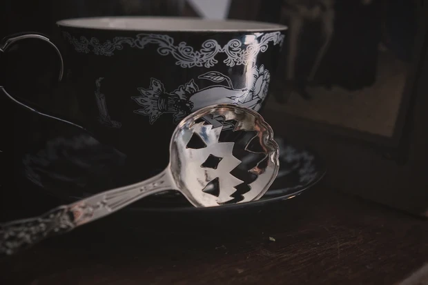 LIVELY GHOSTS HAUNTED HALLOWS TEA SPOON SILVER Back In Stock 4 LIVELY GHOSTS HAUNTED HALLOWS TEA SPOON SILVER Back In Stock