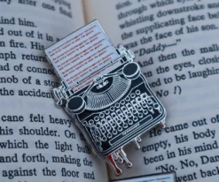 LIVELY GHOSTS STEPHEN KING LOVERS PIN BLACK